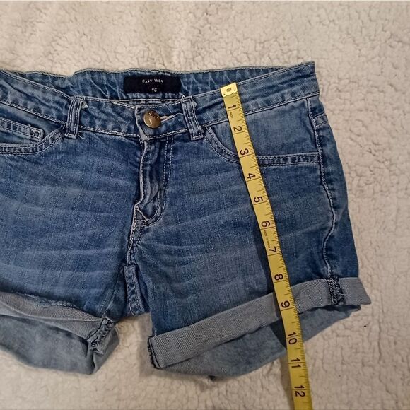 Easy Wear Jean shorts with plaid pockets - Picture 6 of 7